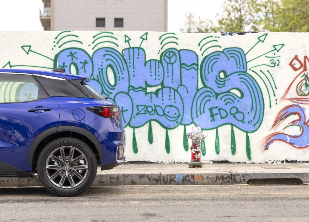 Ruta de arte urbano con el Lexus LBX. Barcelona, a todo color 29 Motor16 RUTA ARTE URBANO LEXUS LBX BARCELONA Murals Poble Nou Anonimos 1 Motor16