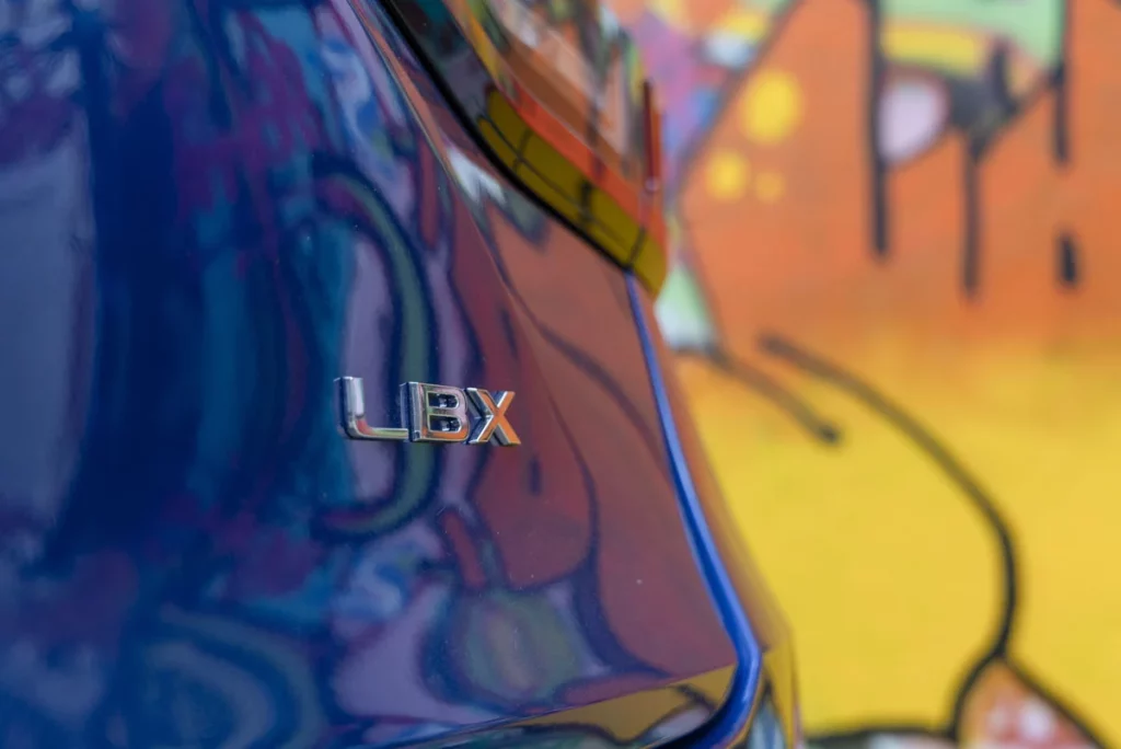 Ruta de arte urbano con el Lexus LBX. Barcelona, a todo color 10 Motor16 RUTA ARTE URBANO LEXUS LBX BARCELONA Passatge DeLa Canadenca 3 Motor16