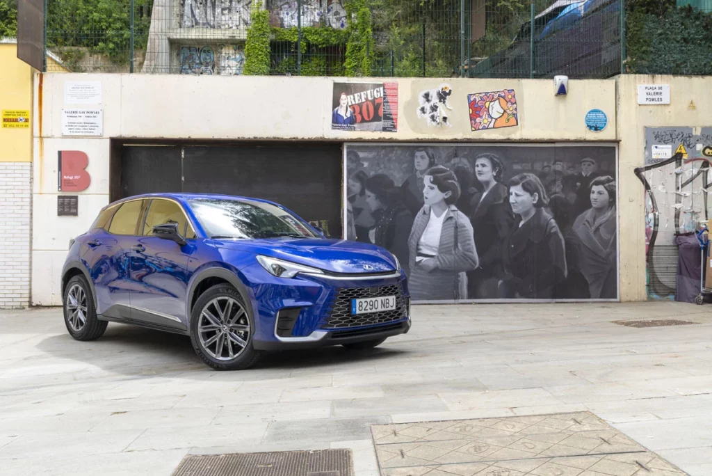Ruta de arte urbano con el Lexus LBX. Barcelona, a todo color 37 Motor16 RUTA ARTE URBANO LEXUS LBX BARCELONA Refugi 307 1 Motor16