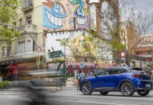Ruta de arte urbano con el Lexus LBX. Barcelona, a todo color