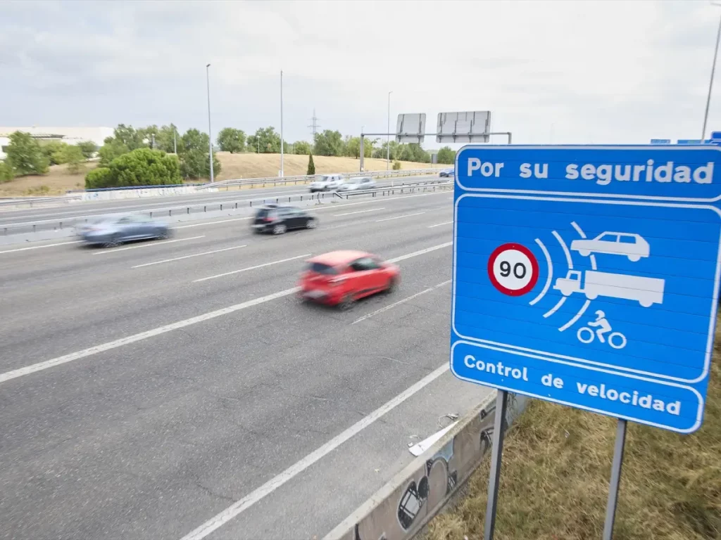 El nuevo control de velocidad que la DGT comenzará a poner en práctica en cuestión de días: así es 2 Motor16 Radar de trádico DGT