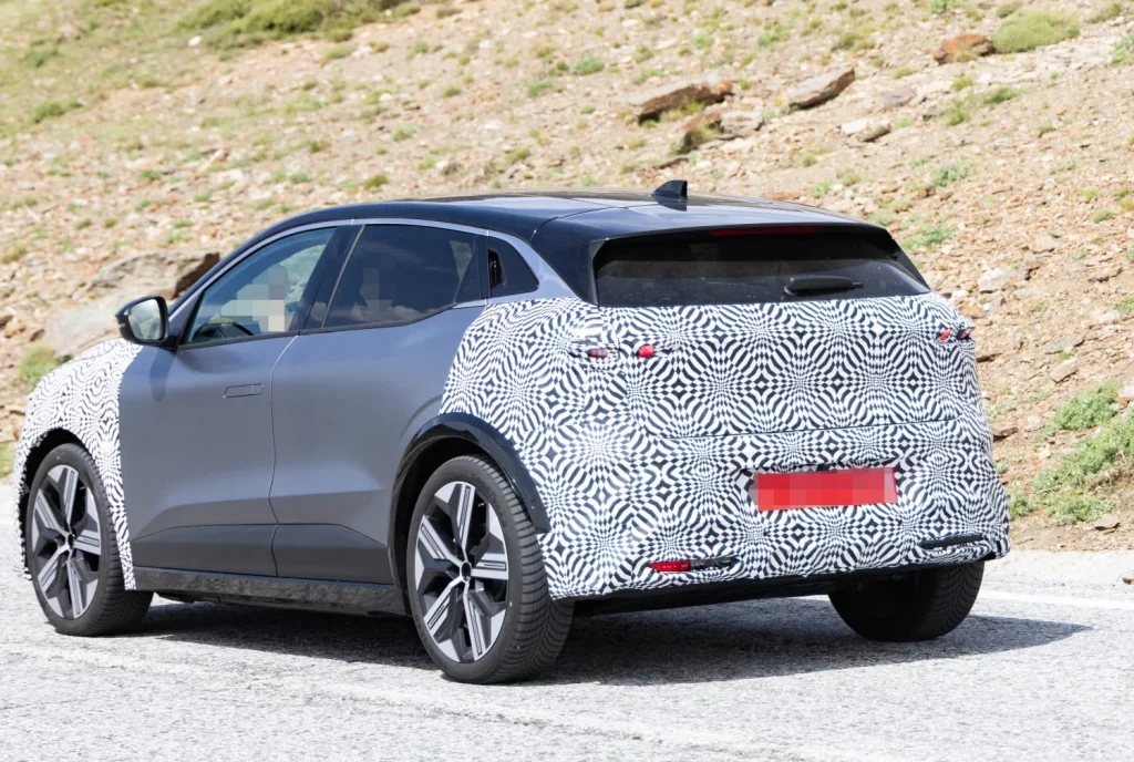 Fotos espía del Renault Megane E-Tech 2026, que tendrá más autonomía 12 Motor16 Renault Megane 2026 10 Motor16
