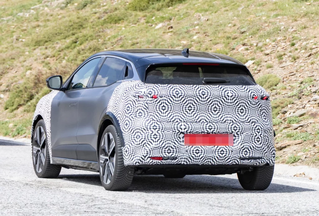 Fotos espía del Renault Megane E-Tech 2026, que tendrá más autonomía 2 Motor16 Renault Megane 2026 12 Motor16