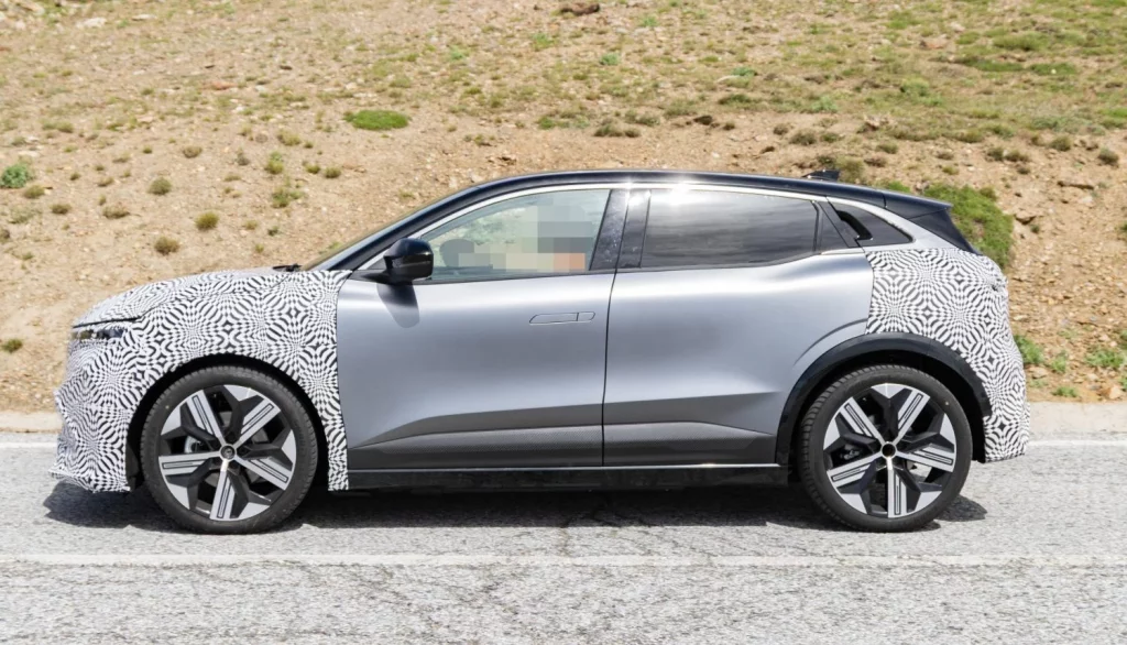 Fotos espía del Renault Megane E-Tech 2026, que tendrá más autonomía 1 Motor16 Renault Megane E-Tech 2026 (7)