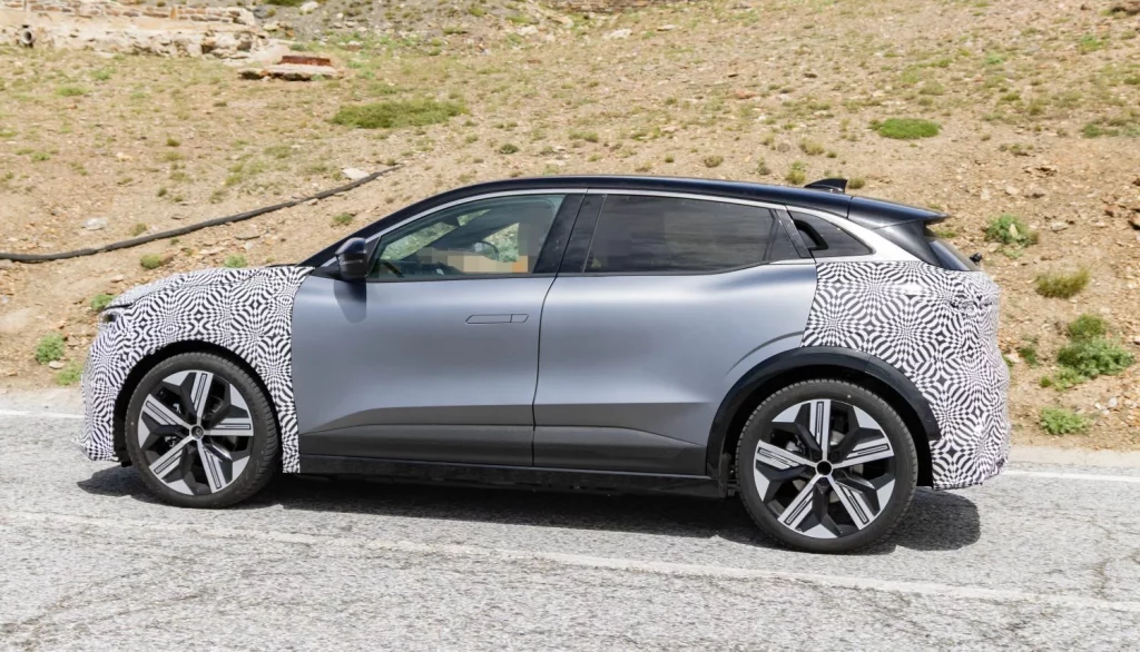 Fotos espía del Renault Megane E-Tech 2026, que tendrá más autonomía 10 Motor16 Renault Megane 2026 8 Motor16