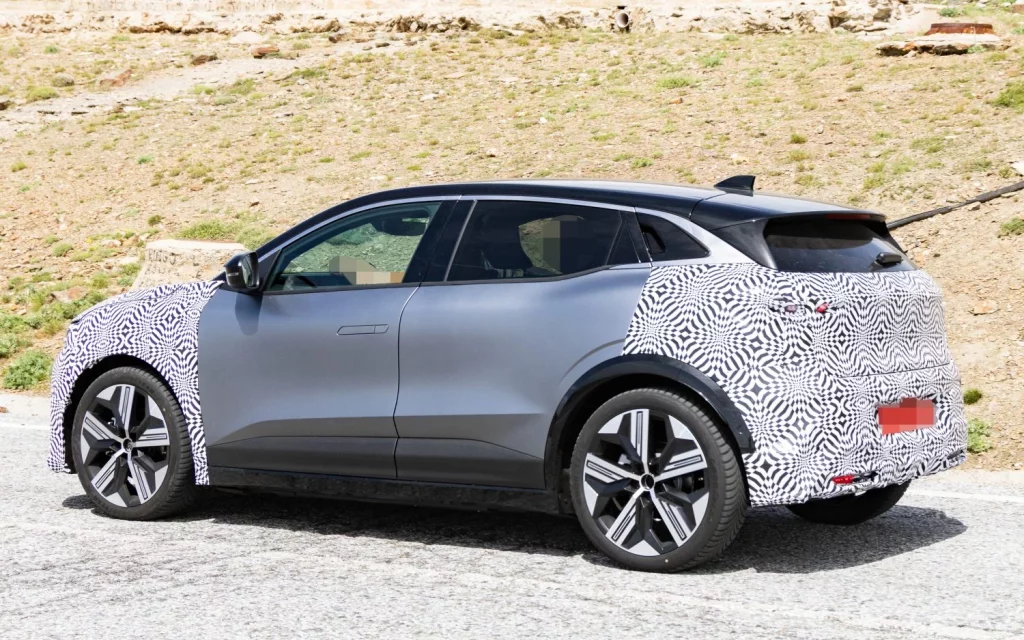 Fotos espía del Renault Megane E-Tech 2026, que tendrá más autonomía 11 Motor16 Renault Megane 2026 9 Motor16