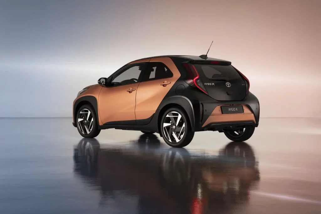 TOYOTA AYGO X HYBRID 1 Motor16