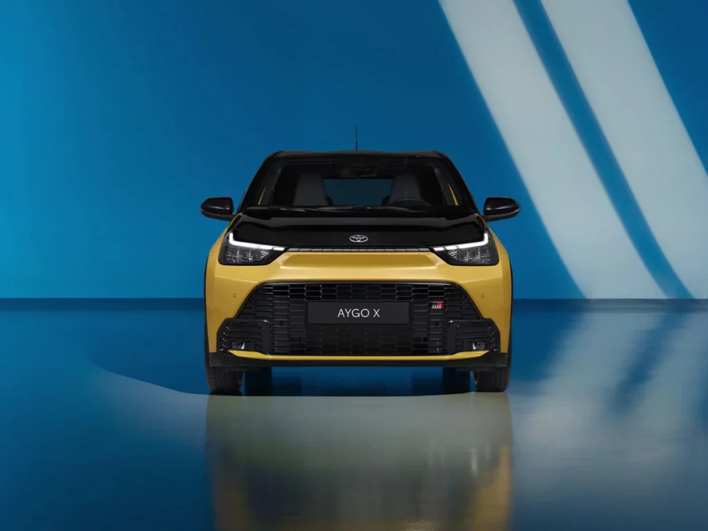 TOYOTA AYGO X HYBRID 18 Motor16