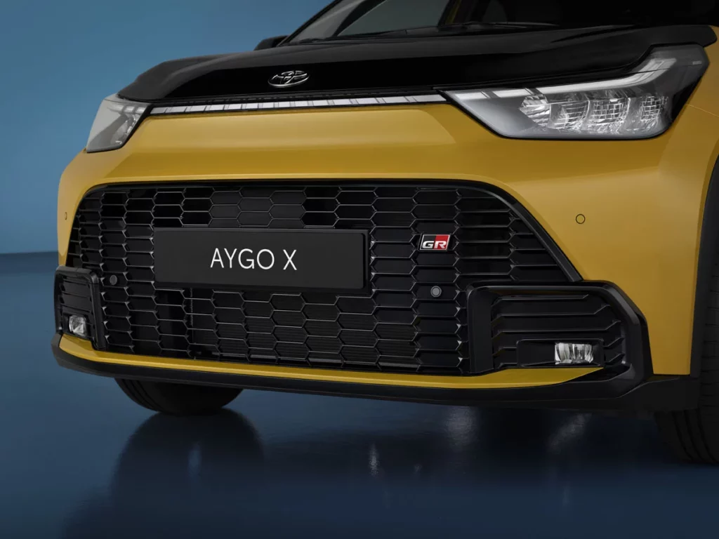 TOYOTA AYGO X HYBRID 21 Motor16