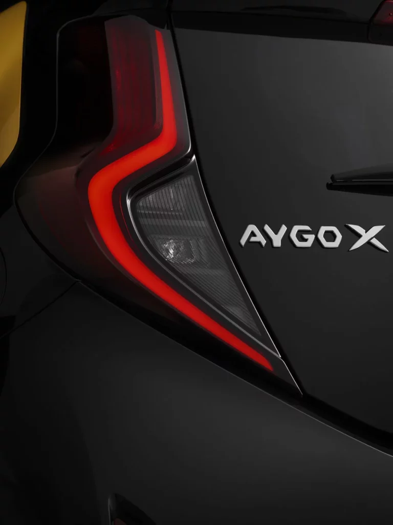 TOYOTA AYGO X HYBRID 22 Motor16