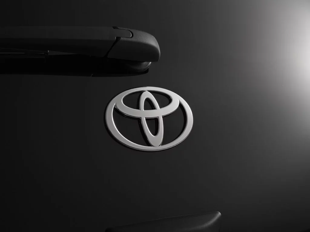 TOYOTA AYGO X HYBRID 26 Motor16