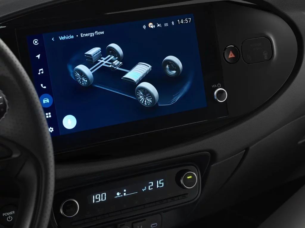 TOYOTA AYGO X HYBRID 30 Motor16