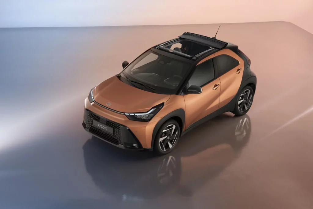 TOYOTA AYGO X HYBRID 4 Motor16