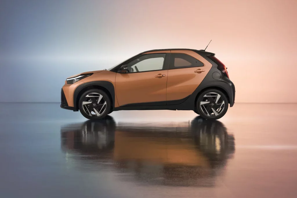 TOYOTA AYGO X HYBRID 5 Motor16