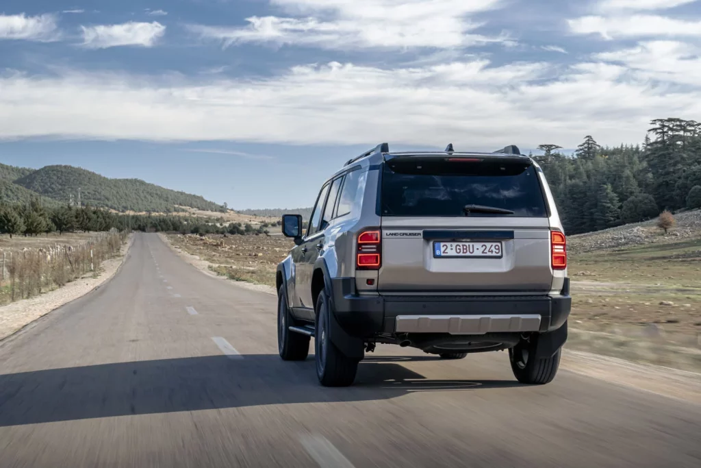 El Toyota Land Cruiser y su nueva vida electrificada 9 Motor16 TOYOTA LAND CRUISER 48 VOLTIOS 4 Motor16