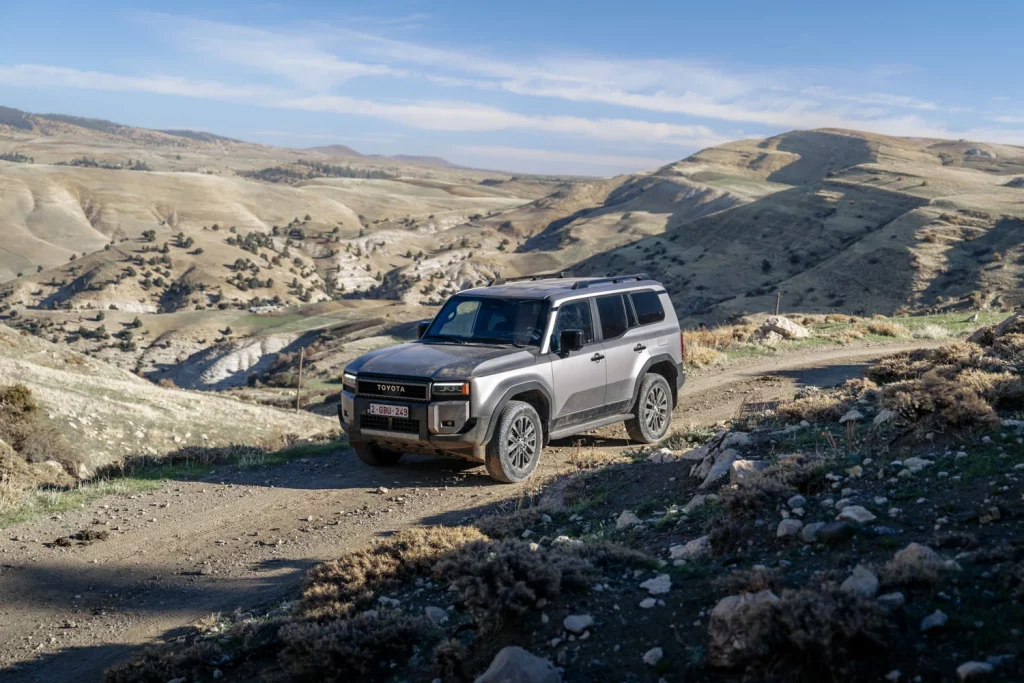 El Toyota Land Cruiser y su nueva vida electrificada 14 Motor16 TOYOTA LAND CRUISER 48 VOLTIOS 9 Motor16