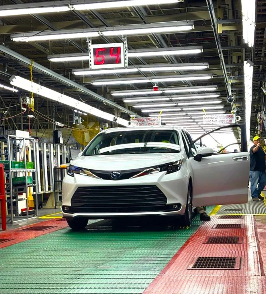 Toyota llega al primer millón de híbridos fabricados en EE.UU. 1 Motor16 TOYOTA SIENNA 1 MILLON EEUU 2 Motor16
