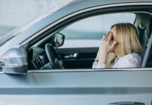 El aviso veraniego de la Guardia Civil: Mucho ojo con hacer este gesto al volante, porque te va a caer una multa de 100 euros