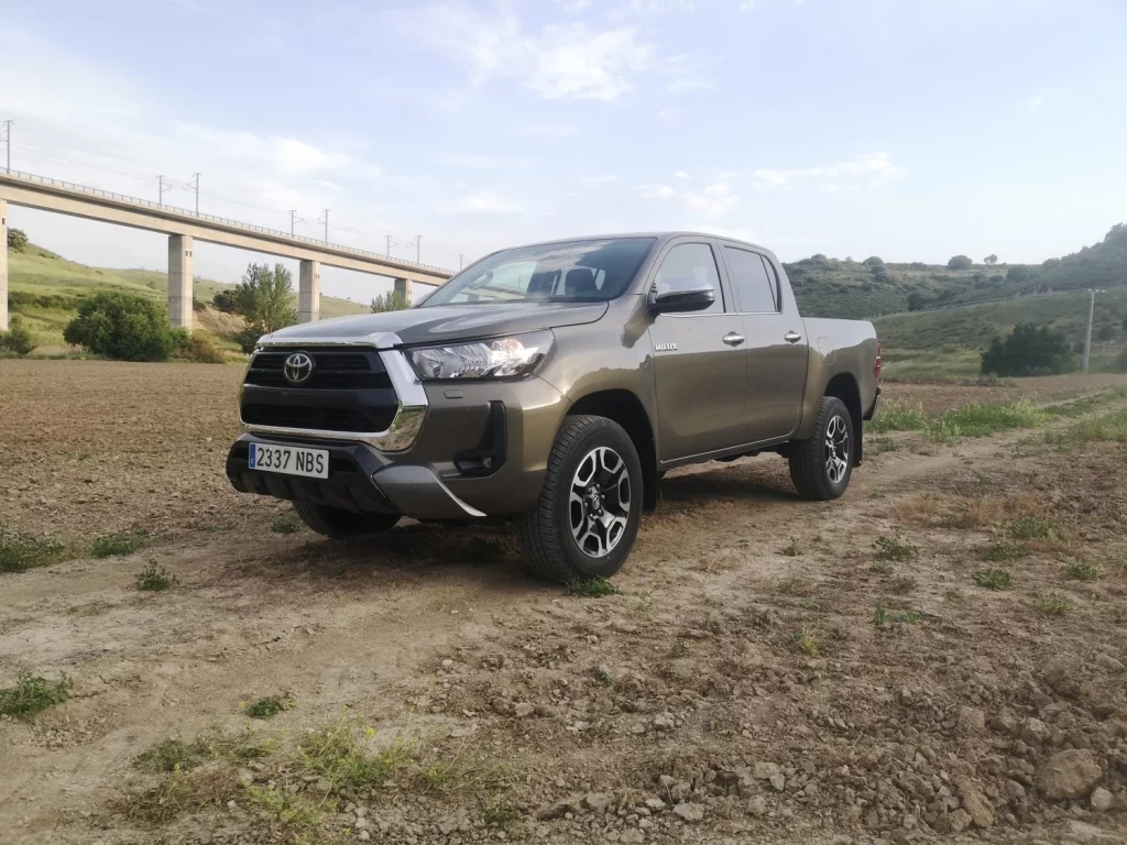 Prueba del Toyota Hilux VXL 2.8 48V: Apuesta segura, y con etiqueta Eco 13 Motor16 Toyota Hilux hibrido prueba 1 Motor16