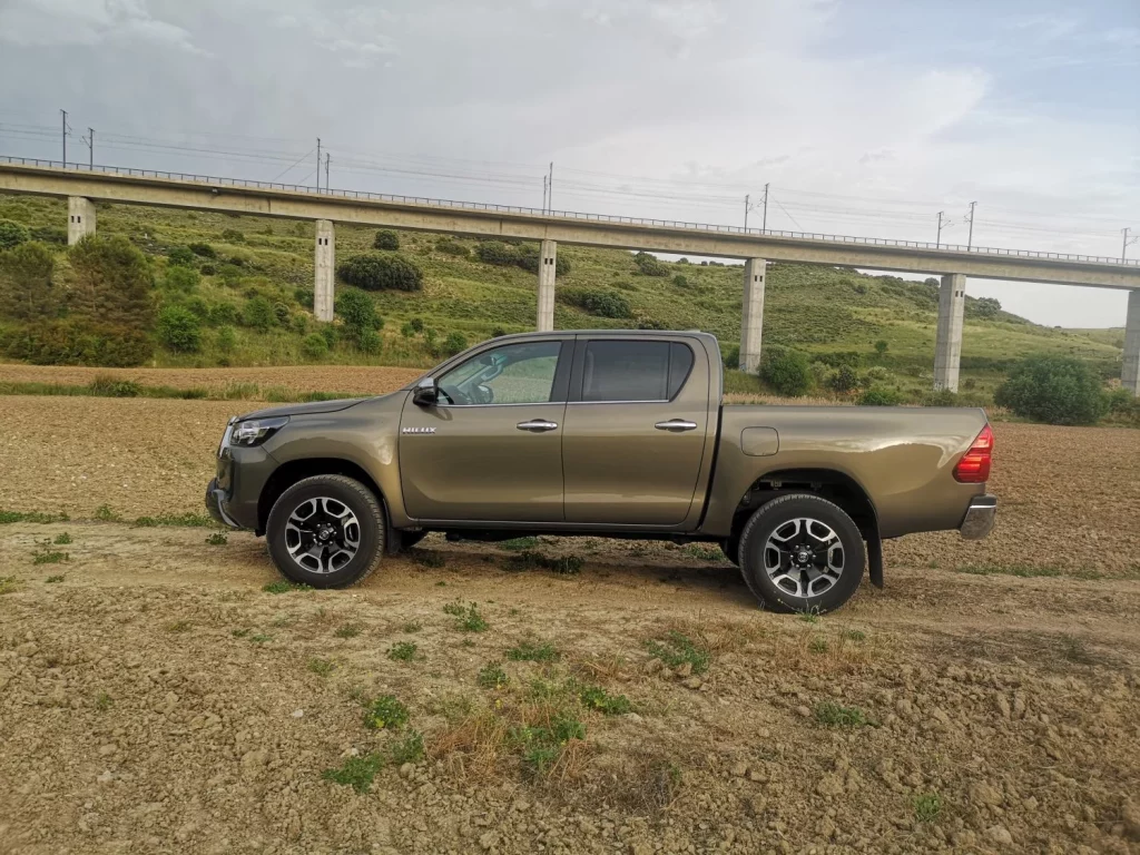Prueba del Toyota Hilux VXL 2.8 48V: Apuesta segura, y con etiqueta Eco 1 Motor16 Toyota Hilux 48V hibrido prueba (6)