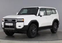 Parece un Toyota Land Cruiser, pero en realidad es una furgoneta 4×4 muy cara