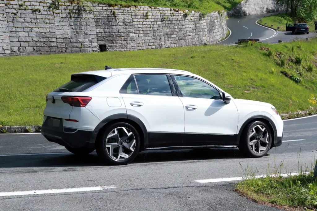El Volkswagen T-Roc 2026 está cada vez más cerca 14 Motor16 VW T Roc R Line 13 Motor16