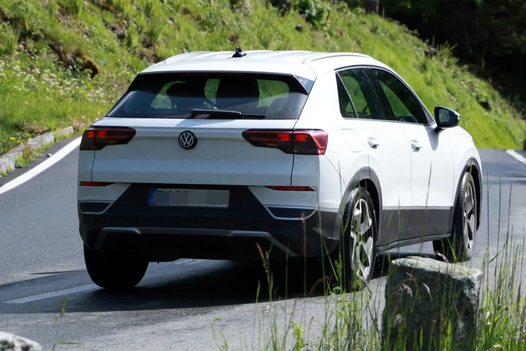 El Volkswagen T-Roc 2026 está cada vez más cerca 2 Motor16 VW T Roc R Line 17 Motor16