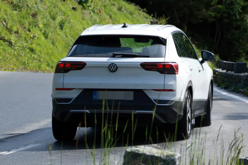 El Volkswagen T-Roc 2026 está cada vez más cerca 19 Motor16 VW T Roc R Line 18 Motor16