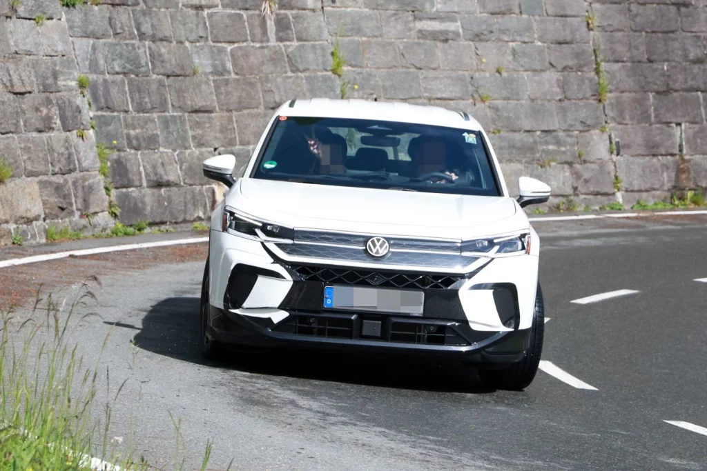 El Volkswagen T-Roc 2026 está cada vez más cerca 7 Motor16 VW T Roc R Line 6 Motor16