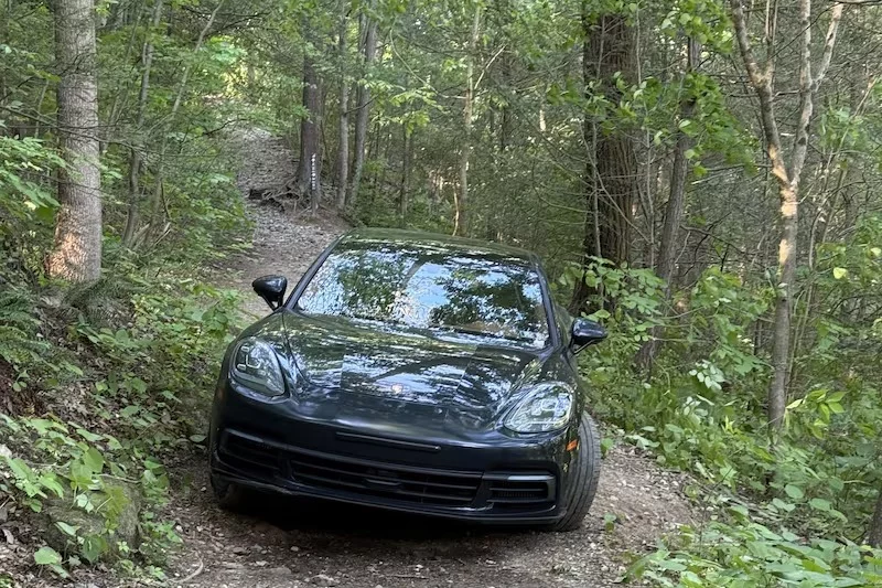 Si te flipan los coches, esta es la razón para ir a Decathlon y comprarte un completo kit de excursionista: un Porsche está en juego 1 Motor16 Porsche Panamera