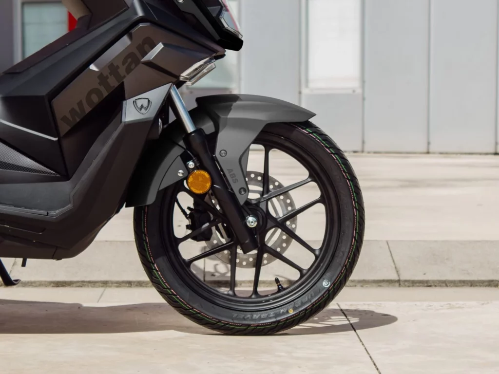 Wottan Sixteen scooter 125 1 Motor16