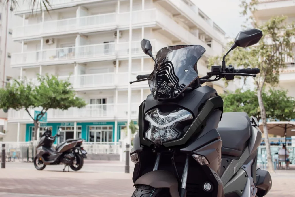 Wottan Sixteen scooter 125 11 Motor16