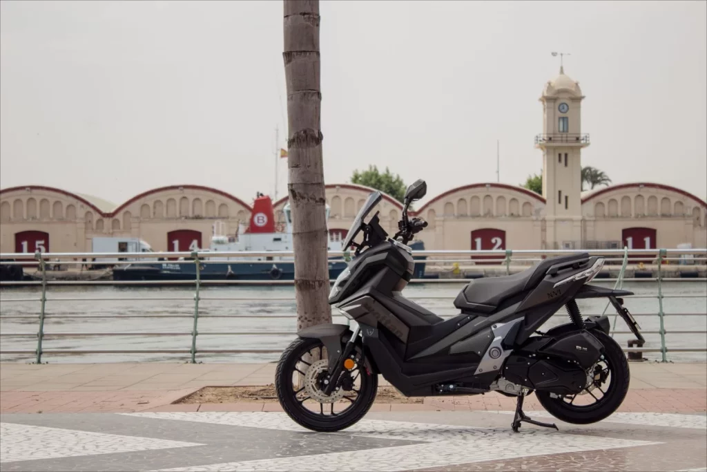 Wottan Sixteen scooter 125 13 Motor16
