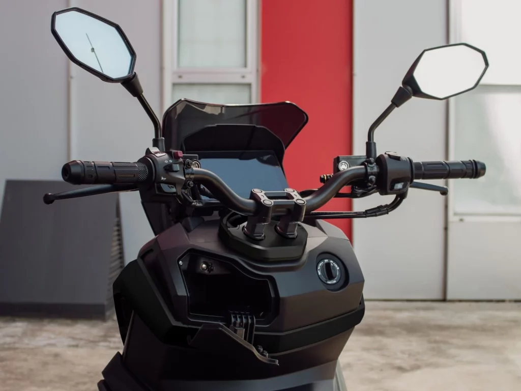 Wottan Sixteen scooter 125 4 Motor16