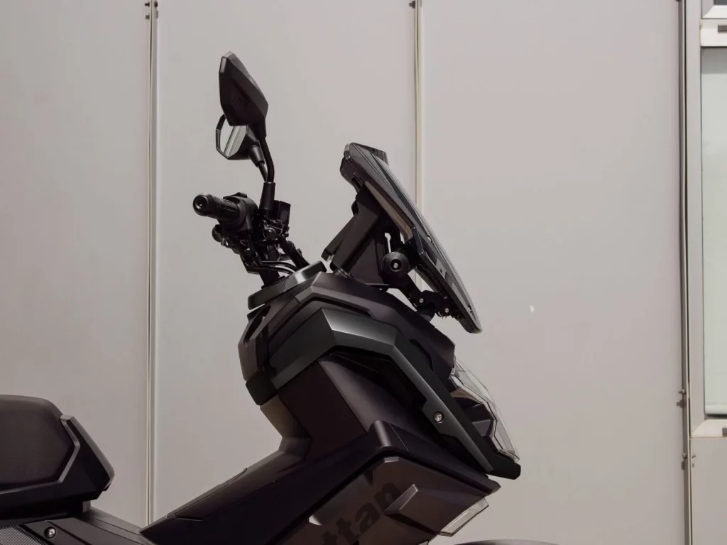 Wottan Sixteen scooter 125 5 Motor16