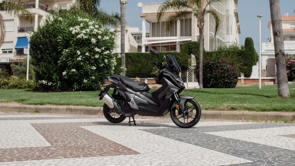 Wottan Sixteen scooter 125 6 Motor16