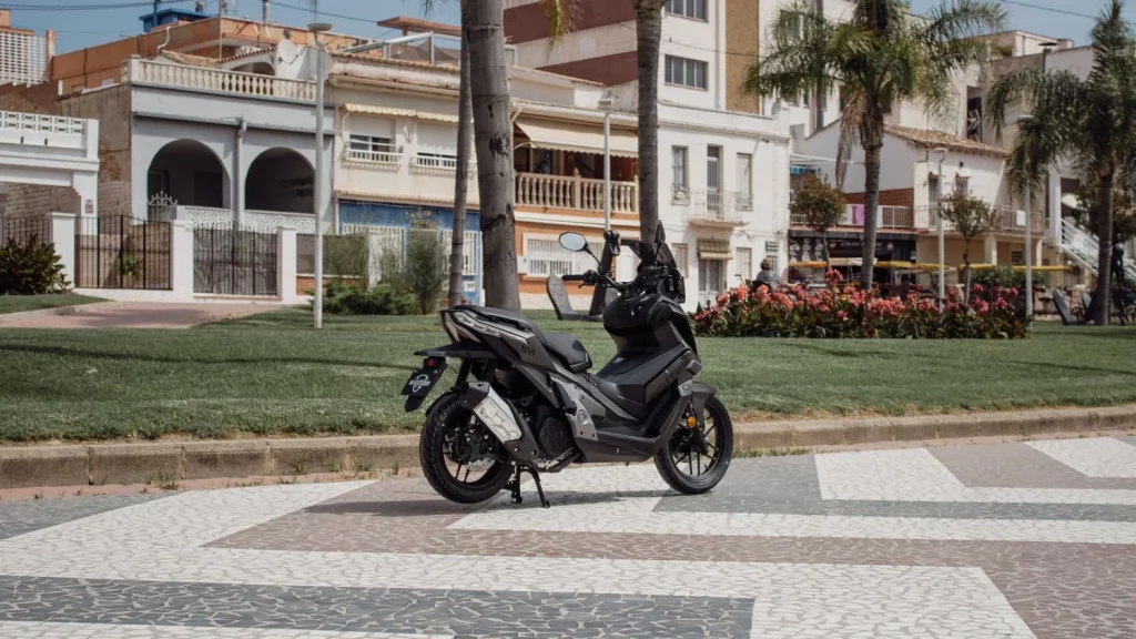 Wottan Sixteen scooter 125 (7)