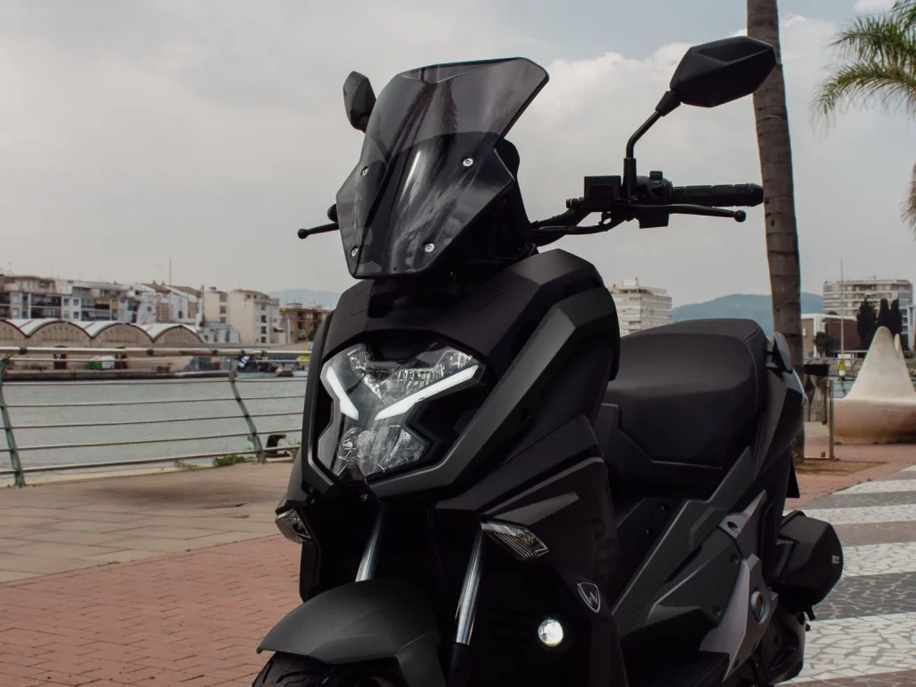 Wottan Sixteen scooter 125 8 Motor16