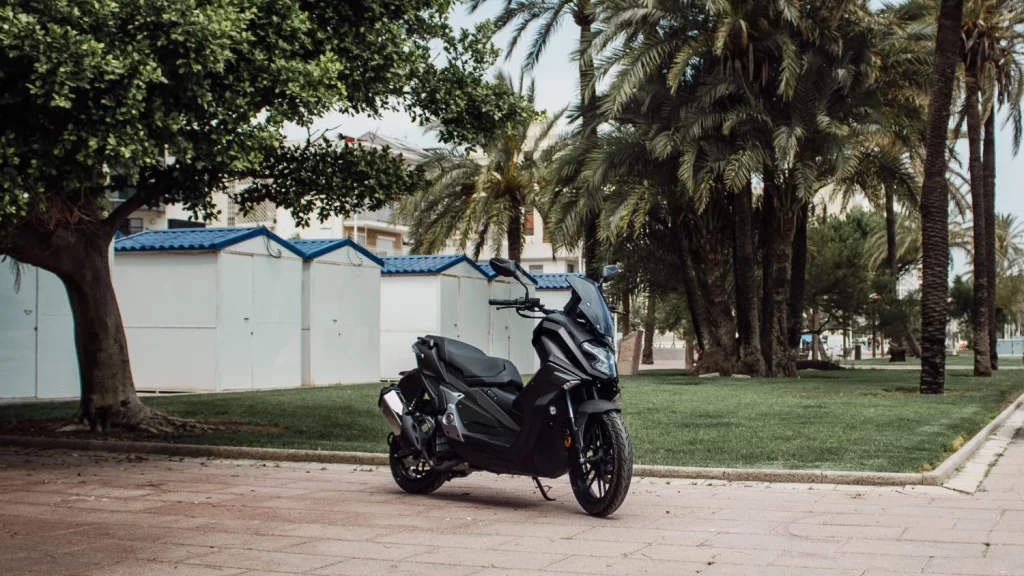 Wottan Sixteen scooter 125 9 Motor16