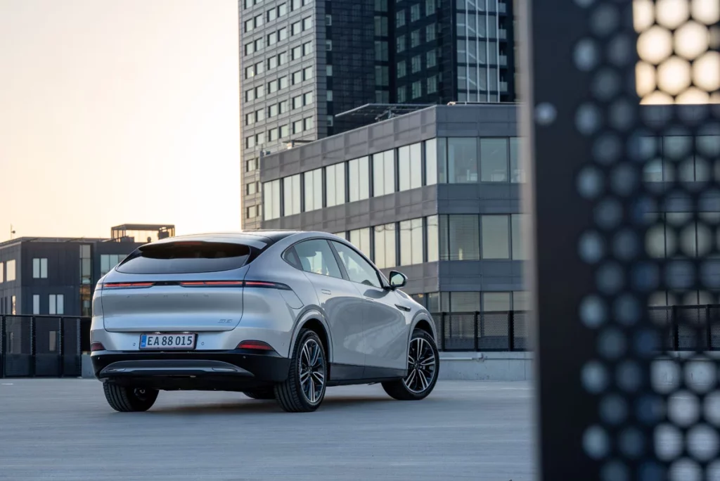 2025 Xpeng G6. Imagen trasera.