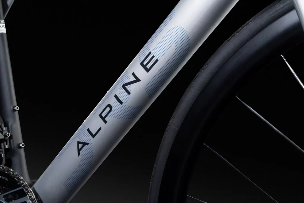 Dos exclusivas bicicletas para celebrar el 70 aniversario de Alpine 22 Motor16 bicis alpine lapierre Xelius DRS SE11 Motor16