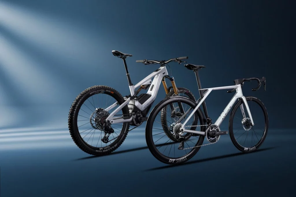 Dos exclusivas bicicletas para celebrar el 70 aniversario de Alpine 23 Motor16 bicis alpine lapierre Xelius DRS SE12 Motor16