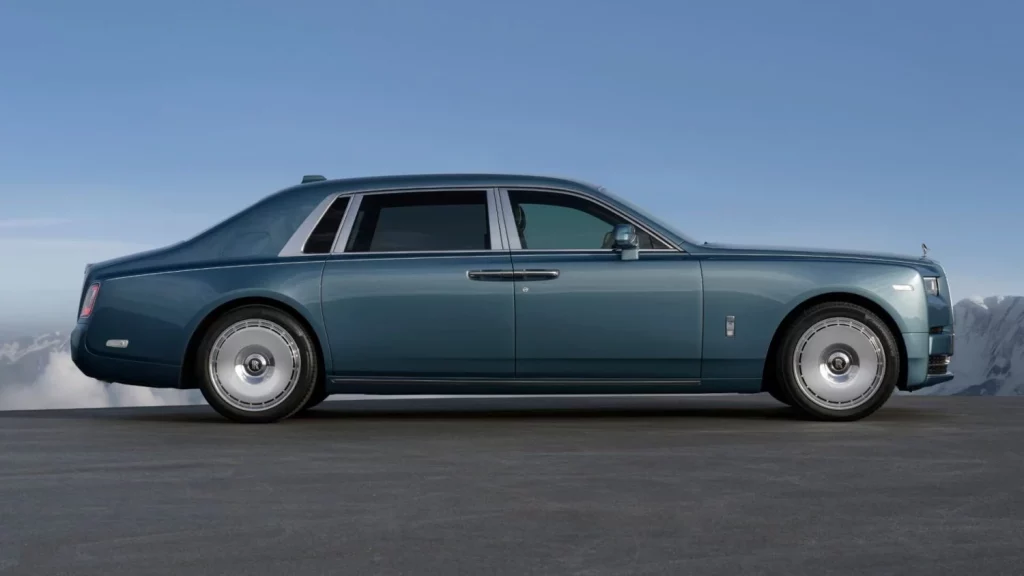 La fascinante colección de coches de Ed Sheeran que tiene sabor británico y más de 1 millón invertido 6 Motor16 Rolls-Royce Cullinan