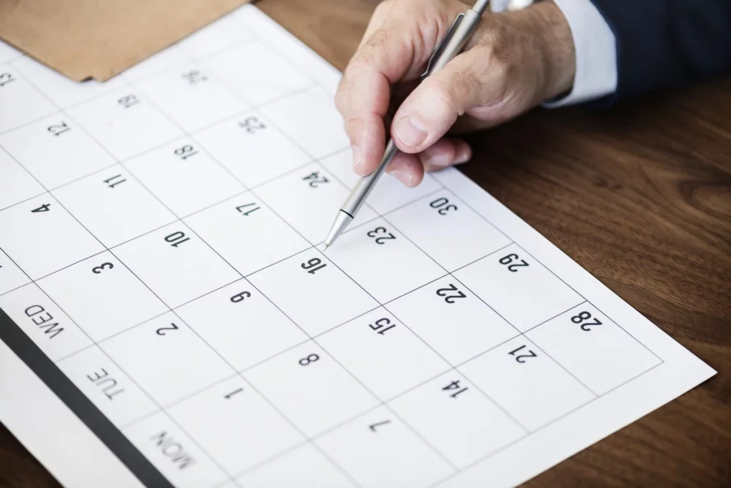 ¿Cuál es la mejor hora para repostar la gasolina?: esto es lo que dicen los expertos en la materia 2 Motor16 calendario gasolina