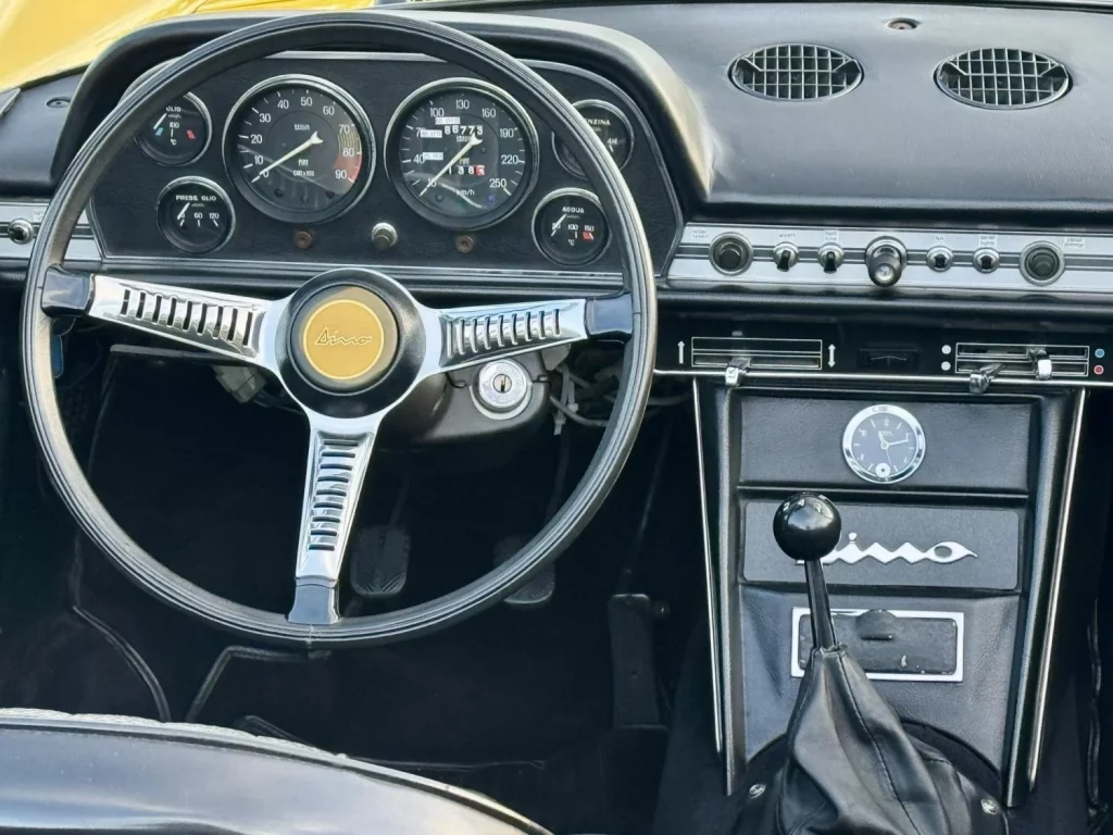 Este Fiat Dino Spider de 1967 es prácticamente un Ferrari de la época, y está a la venta 37 Motor16 fiat dino spider 1967 60 Motor16