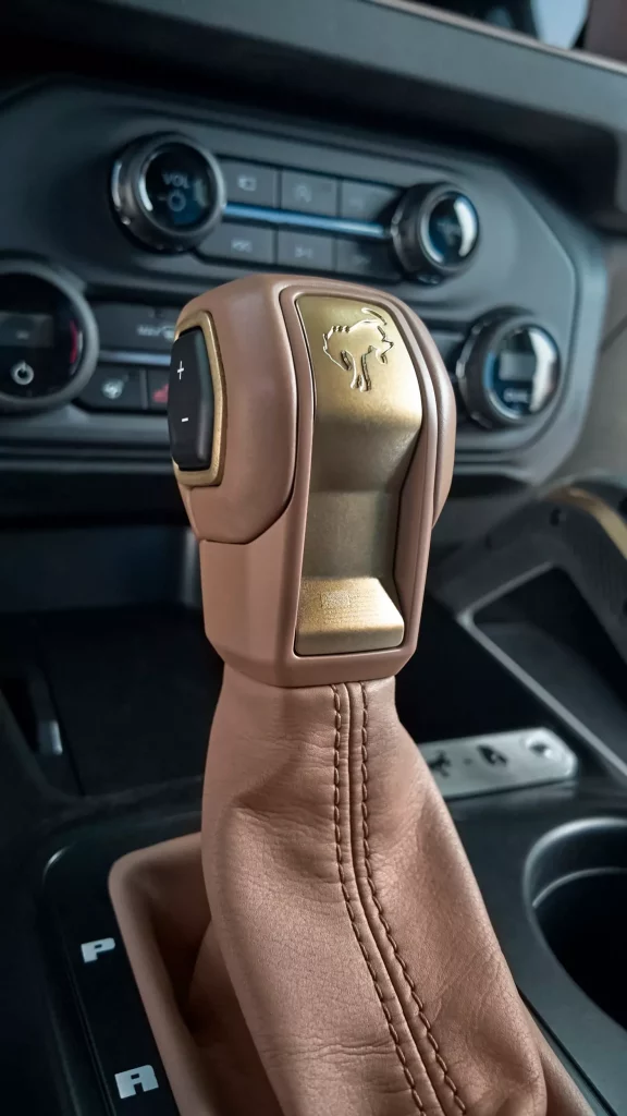 El Ford Bronco se viste con tela vaquera y estampados florales para atraer al público femenino. ¿Era necesario? 6 Motor16 El Ford Bronco ofrece estampados florales para atraer al público femenino… en EE. UU. ¿Era necesario?