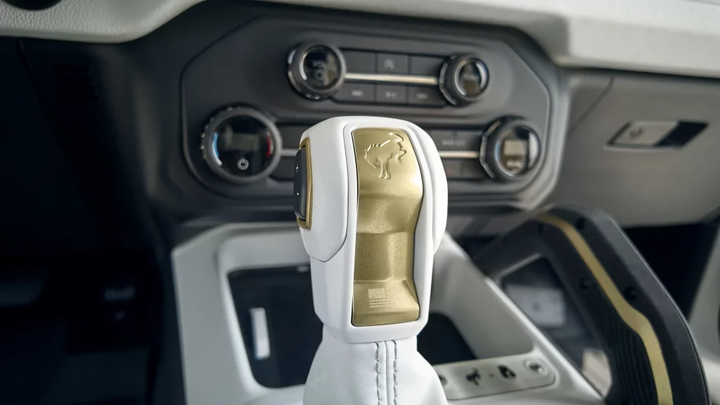 El Ford Bronco se viste con tela vaquera y estampados florales para atraer al público femenino. ¿Era necesario? 14 Motor16 El Ford Bronco ofrece estampados florales para atraer al público femenino… en EE. UU. ¿Era necesario?