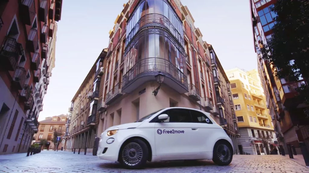 Repsol acelera la movilidad eléctrica en Madrid: estaciones que cambian una batería vacía por una llena en 5 minutos 2 Motor16 Free2move promete “recargar” los Fiat 500e en 5 minutos