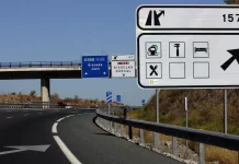 El truco infalible de un operario de mantenimiento para saber los kilómetros que tienes que desviarte de la autovía para echar gasolina