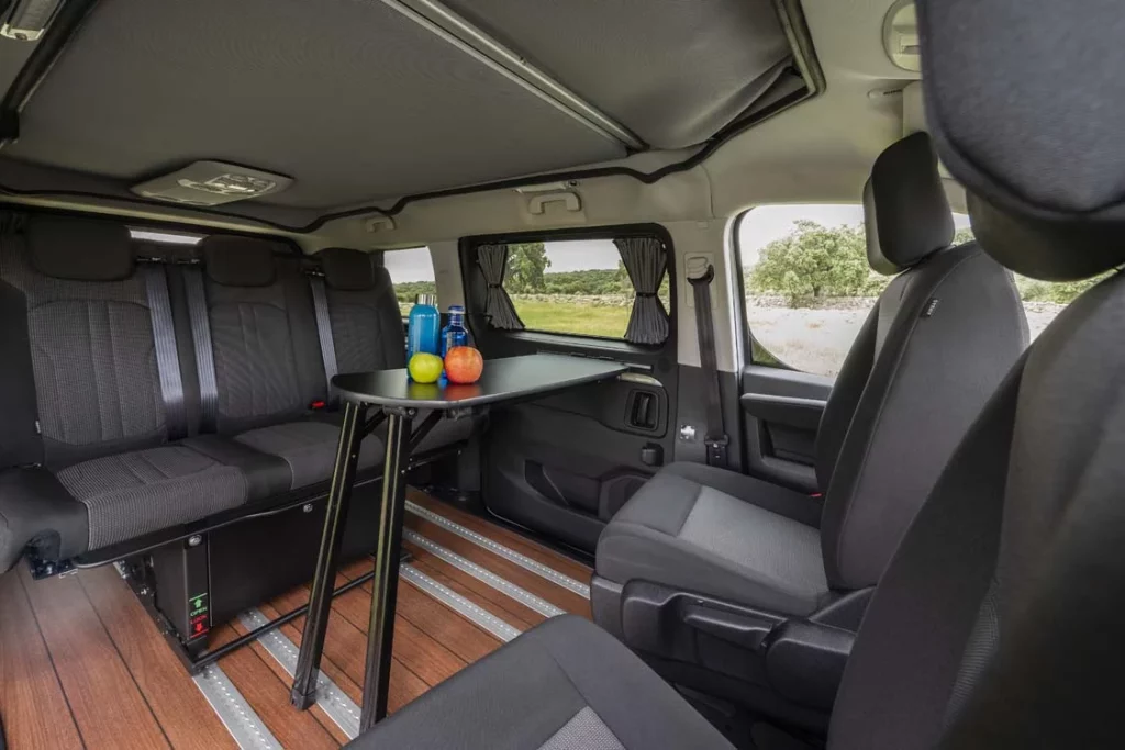 interiorproaceversocamper2 Motor16